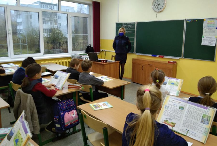 Полицейские провели акцию «С ненавистью и ксенофобией нам не по пути»