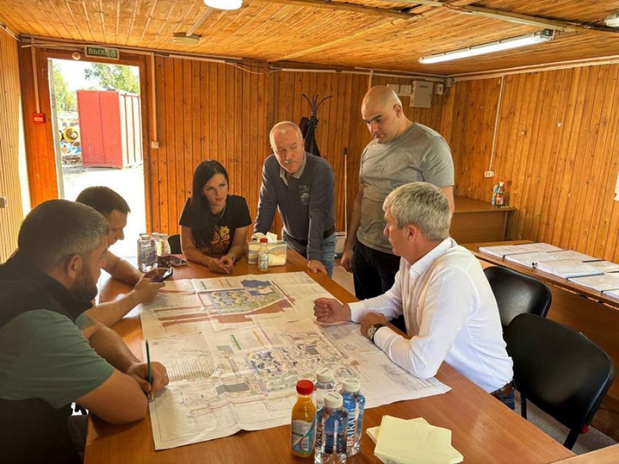 Александр Желтов провел встречу с подрядной организацией в Хотьково