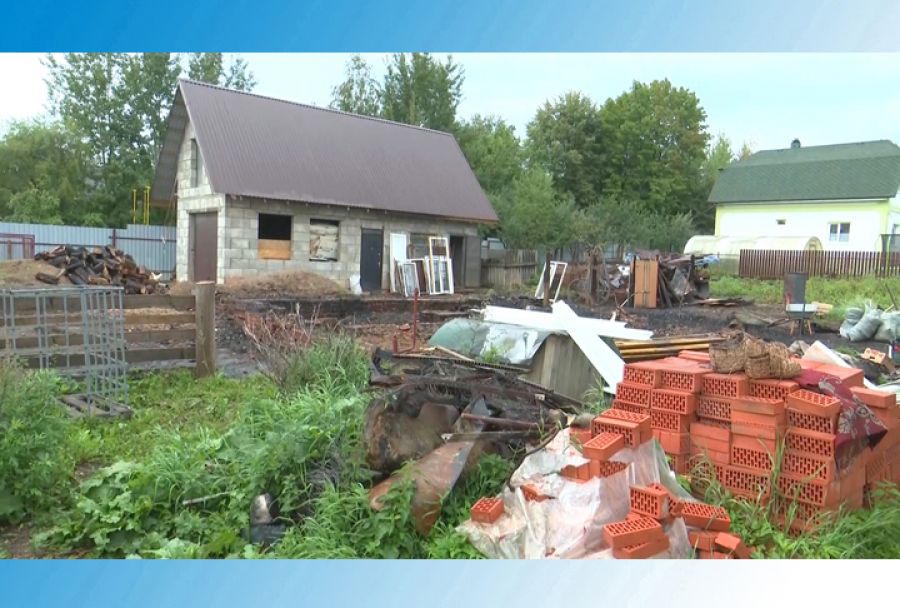 Александр Легков помогает погорельцам