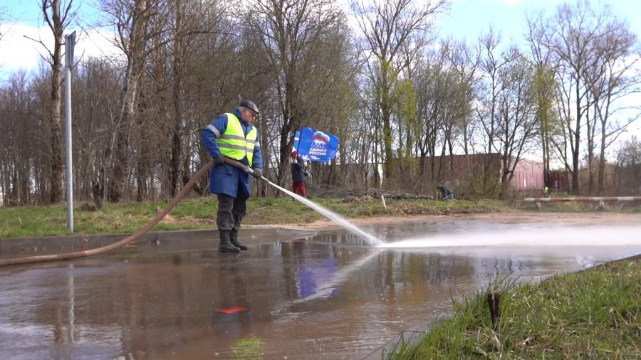 Территорию у пожарного пруда в Сватково привели в порядок