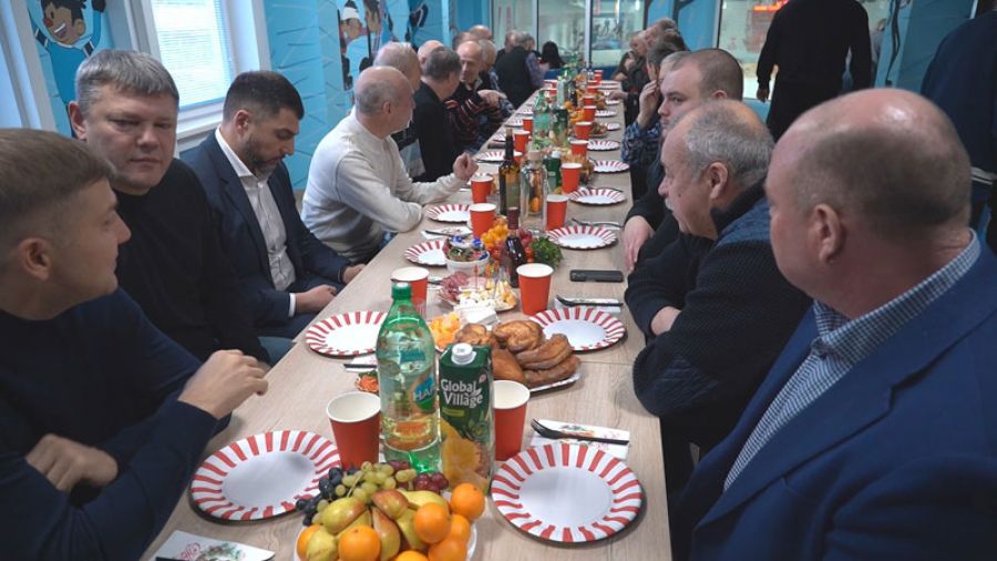 Ветераны спорта встретились в Ледовом комплексе