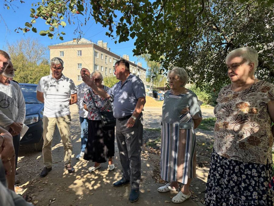 Алексей Вохменцев провел встречу с жителями домов по ул. Маслиева