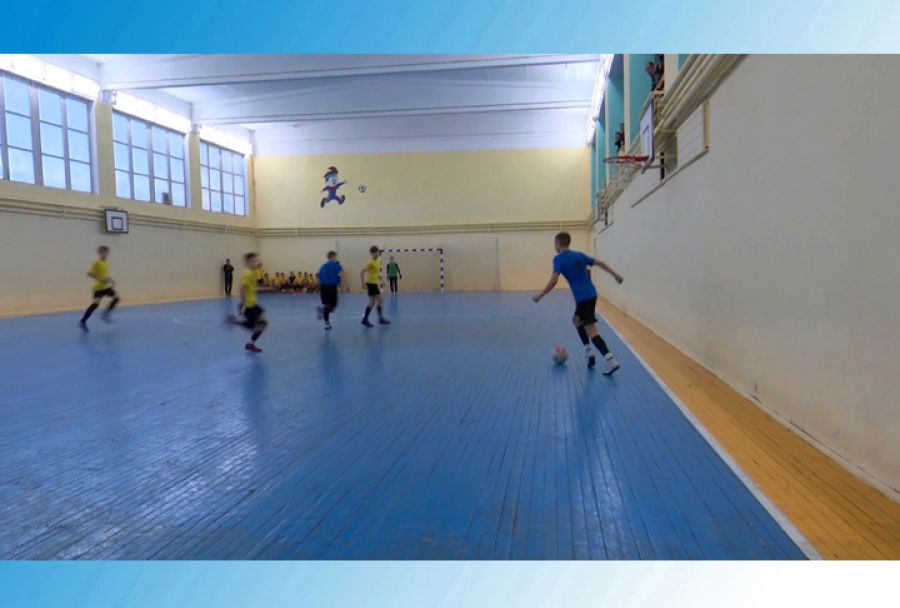 Михаил Токарев поздравил юных футболистов