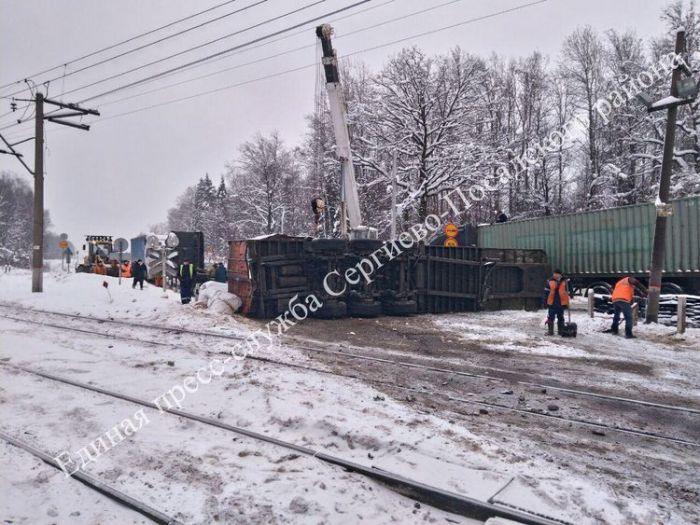 Закрыто движение по автодороге А108 в связи с аварией