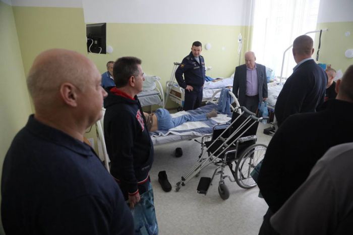 Проходящих лечение участников СВО навестили с подарками