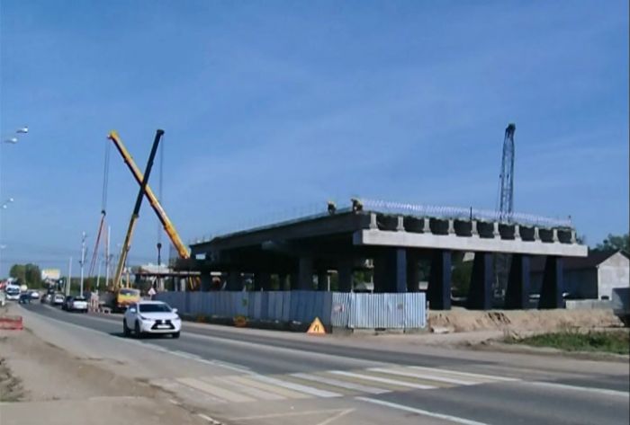 Строительство эстакады рядом с Деулинским переездом в разгаре