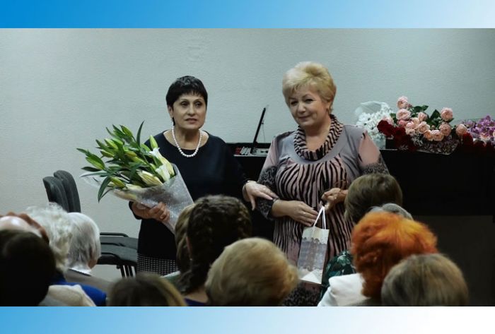 Благодарные читатели поздравили библиотеку Горловского с юбилеем