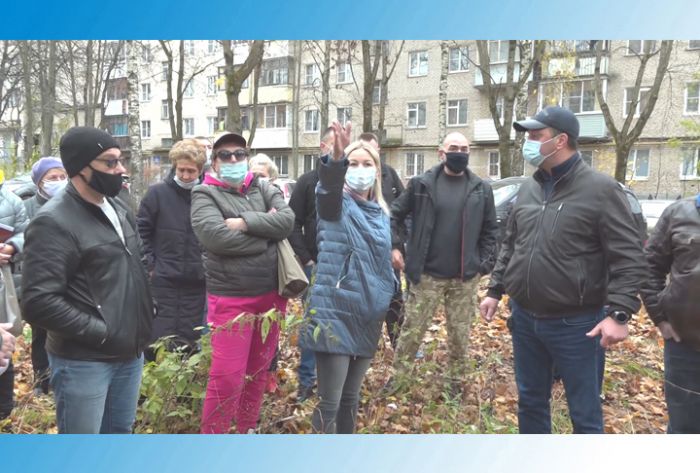 Где-то в пределах двора...