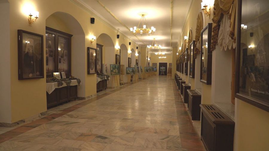 Работы художников из городов Золотого кольца выставили в МДА