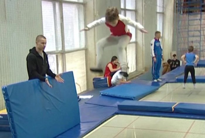 В спорткомплексе &laquo;Салют&raquo; открылась секция по прыжкам на батуте