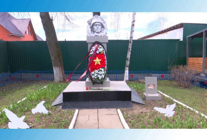 Торжественный митинг у памятника в Глинково