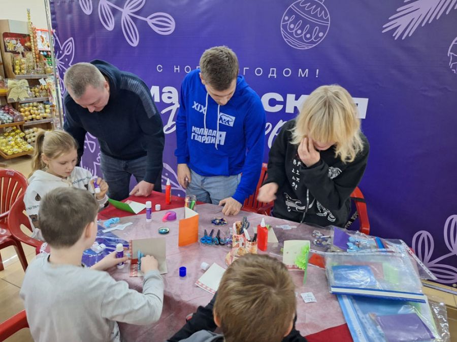«МастЕРская Деда Мороза» в Хотькове встретила маленьких жителей Сергиево-Посадского округа