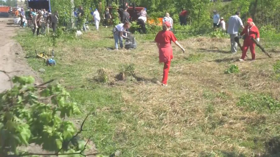 Народный субботник на Болотно-Полевой улице