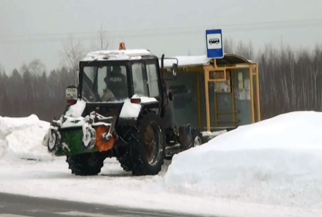 Около 700 единиц техники задействованы в уборке региональных дорог от снега
