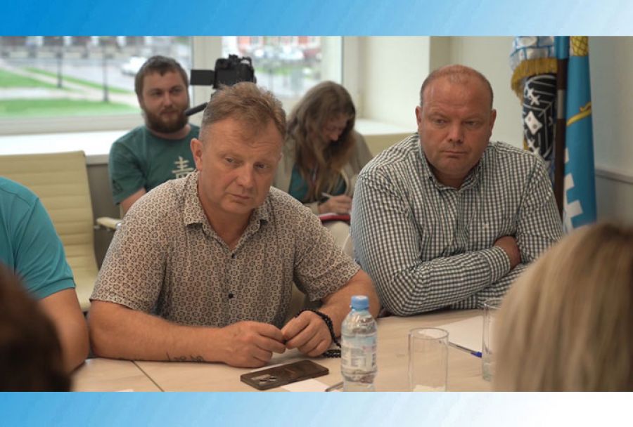 Совещание окружных депутатов с жителями деревни Душищево