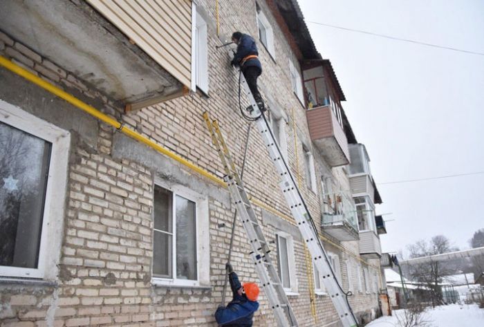 Монтаж фасадных газопроводов проводится в жилых домах п. Заречный