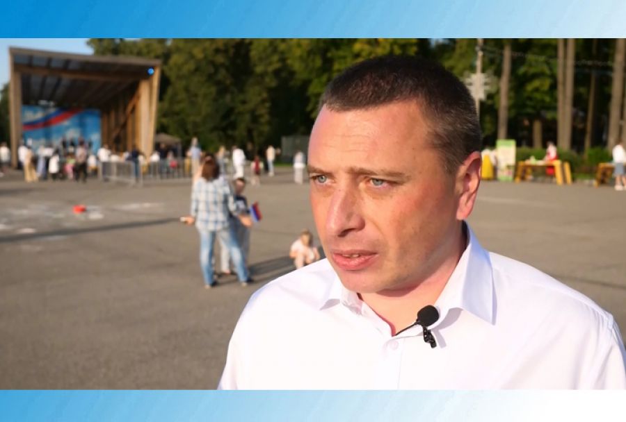 Дмитрий Акулов поздравил сергиевопосадцев с Днём Российского флага