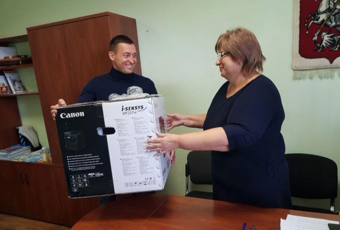 Александр Легков сделал подарок сергиевопосадскому омбудсмену в День Конституции