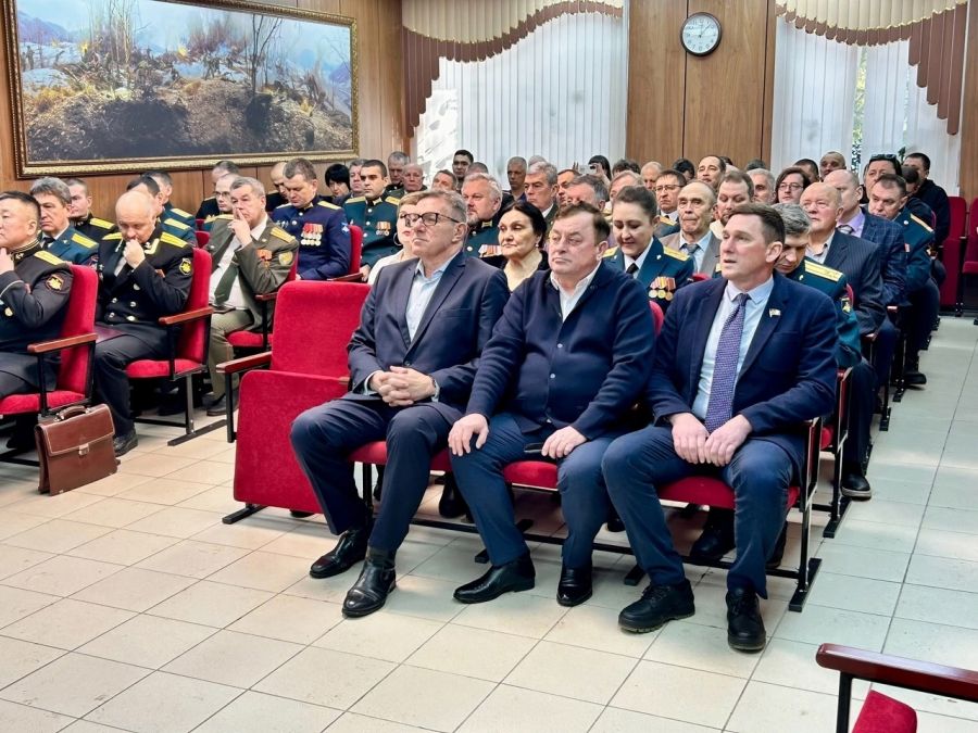 Военные врачи принимали поздравления