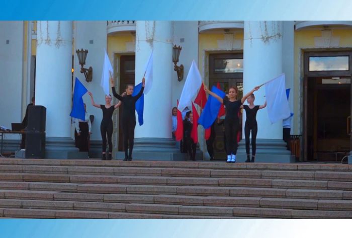 День России &ndash; на фасаде ДК Гагарина