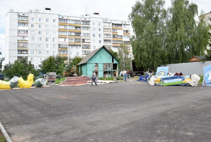 На Ферме устанавливают новую детскую площадку