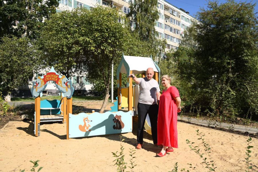 Благоустройство дворовых территорий в округе продолжается