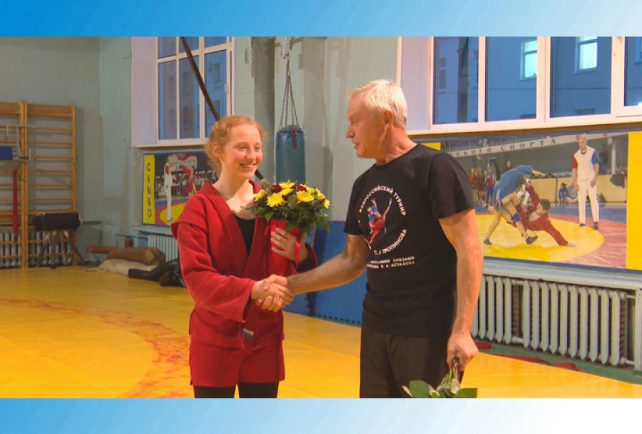 Мастер-класс чемпиона для юных самбистов