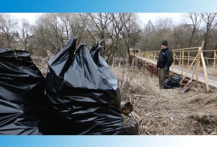 Субботник на берегу Кончуры