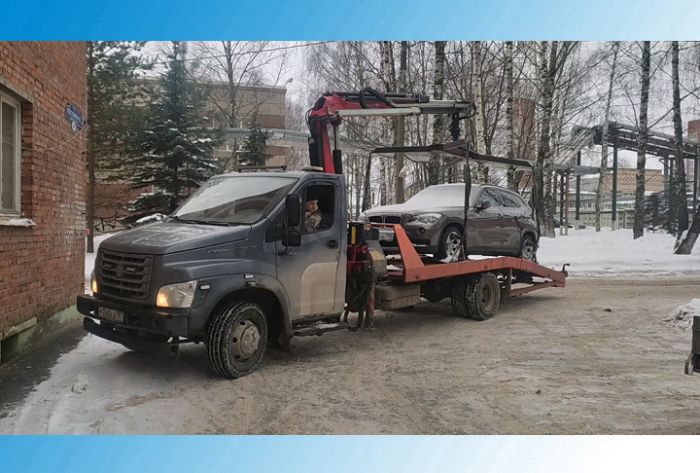 Начали перемещать автомобили, мешающие уборке снега