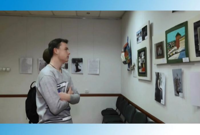 &laquo;Пересекающиеся параллели&raquo; - выставка в библиотеке Горловского