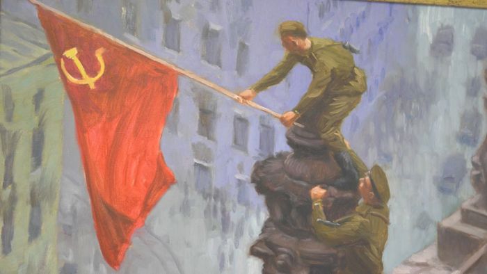 &laquo;Палитра героизма&raquo; выставлена в библиотеке Горловского