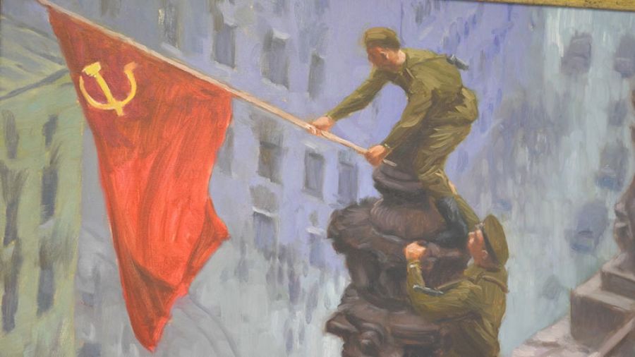 &laquo;Палитра героизма&raquo; выставлена в библиотеке Горловского