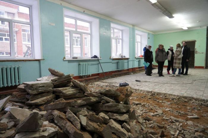 Глава СПГО выехала на проверку капремонта школы №8 г.Пересвет