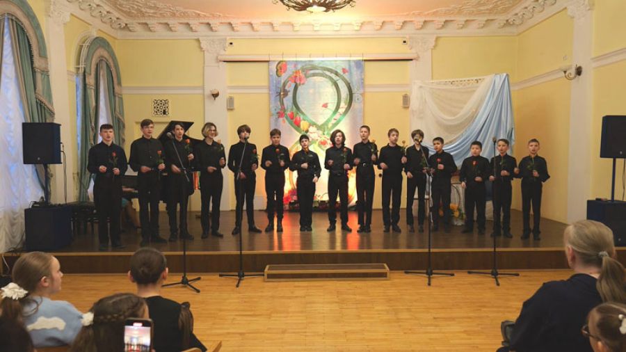 &laquo;Специальный репортаж&raquo;. В ДК имени Гагарина прошёл интерактивный концерт &laquo;Милым мамам&raquo;