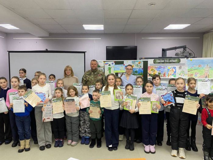 Победителей конкурса рисунков &laquo;Спасибо тебе, солдат&raquo; наградили в Детской библиотеке на Угличе