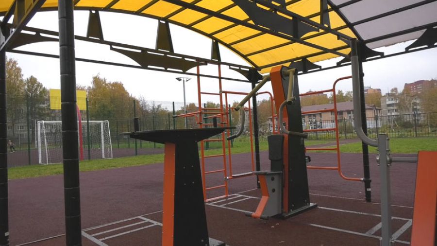 Состояние спортплощадки у 11-ой школы вызывает вопросы