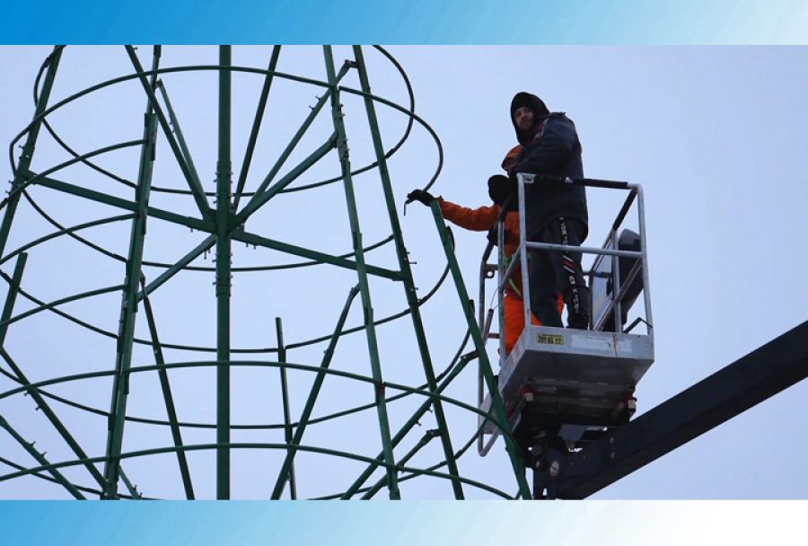 В центре города собирают ёлку