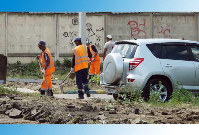 Сергей Двойных проинспектировал ход работ по благоустройству Фермы и Лакокраски
