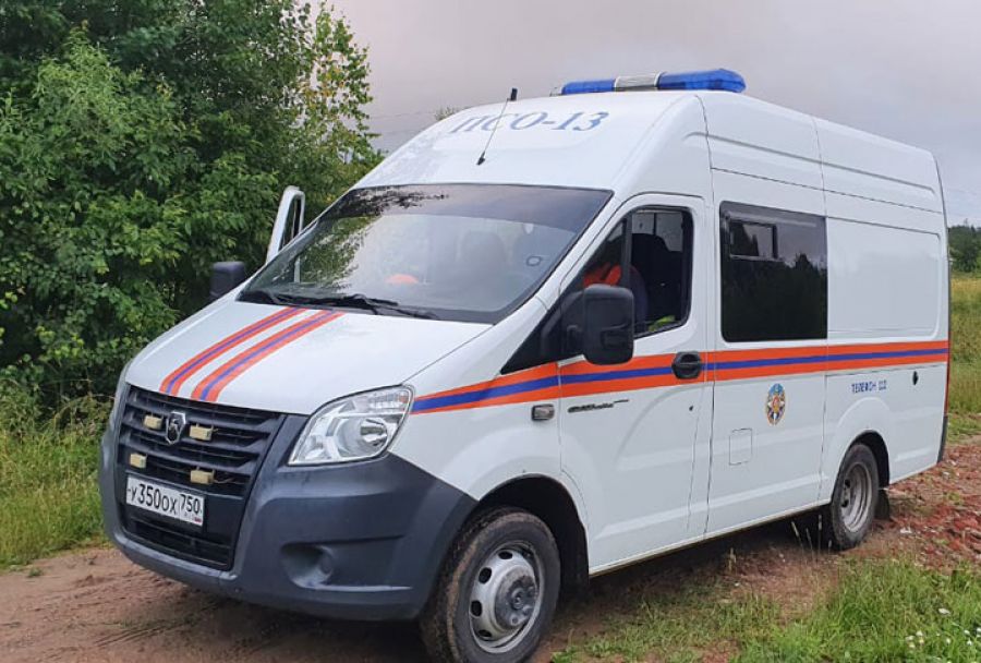 Спасатели вывели двух молодых людей из леса