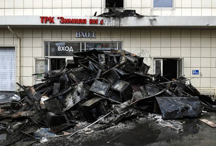 В Кемеровской области объявили трехдневный траур после пожара в ТЦ