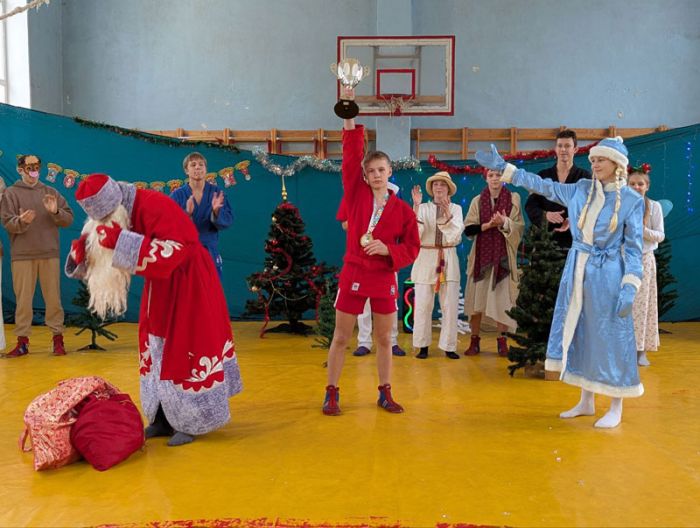 Новогодний праздник для юных самбистов