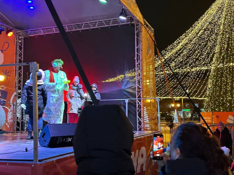 Оксана Ероханова приглашает собраться на Советской площади «Под куполом волшебства»