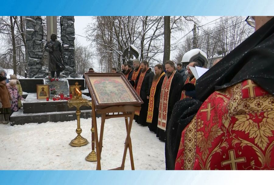 Молебен у Памятного креста на Вифанской улице