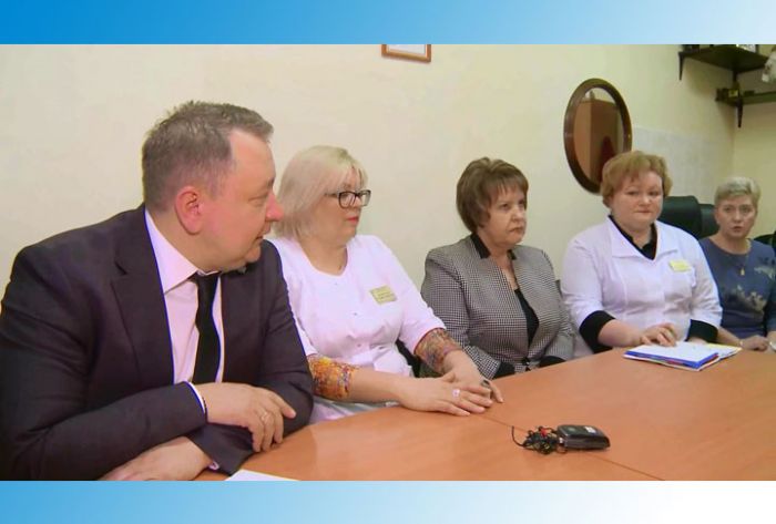 Приём населения в детской поликлинике провёл Михаил Токарев