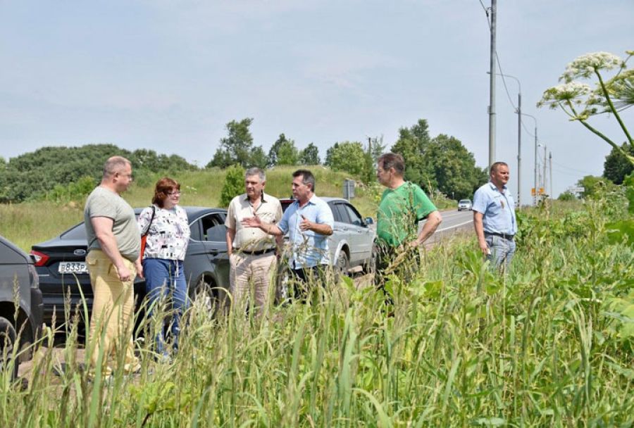 Рабочая группа депутатов и представителей администрации округа провела инспекцию территорий в рамках борьбы с борщевиком