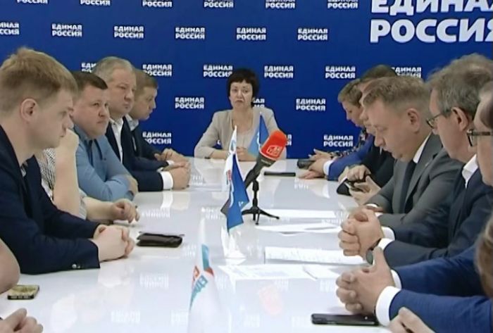 Михаил Токарев обсудил вопросы ЖКХ с депутатами «Единой России»