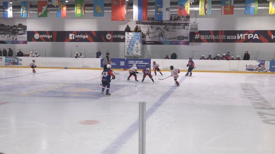 Юные хоккеисты провели матч на Ледовой арене