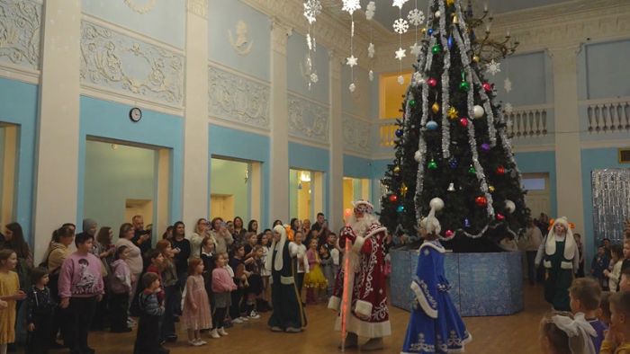 &laquo;Старые добрые сказки у Лукоморья&raquo; увидели дети участников СВО