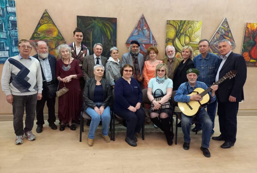 Рукопожатие в красках