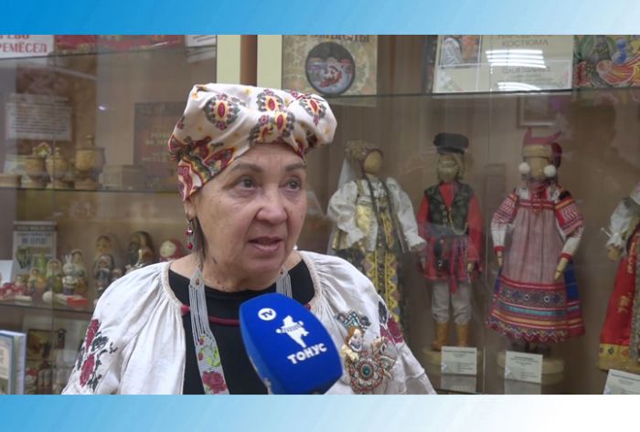 Андрей Кузьмин и Галия Вальева - две выставки в одной библиотеке